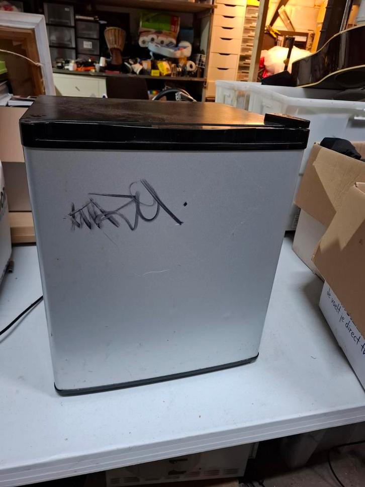 Kleine koelkast - compact en handig!, Caravans en Kamperen, Camper-accessoires, Gebruikt, Ophalen