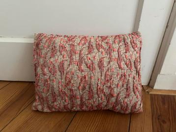 Decoratief Kussen - Roze/Beige beschikbaar voor biedingen