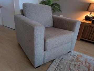 Fauteuil grijs/taupe heel netjes!  beschikbaar voor biedingen
