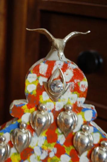 ISLA: Kinderkunst- Droomstoel+ zilveren objecten Joost Fris beschikbaar voor biedingen