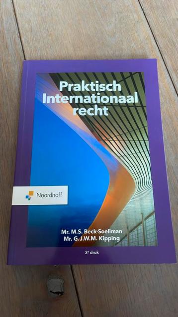 Praktisch internationaal recht beschikbaar voor biedingen