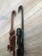 2 leuke houten hangende aapjes, Ophalen of Verzenden, Zo goed als nieuw, Dier