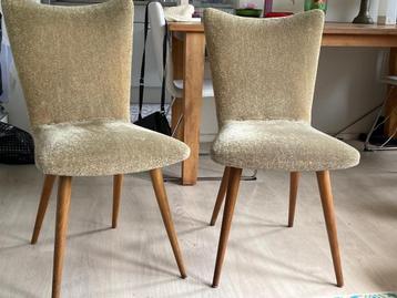 Mooie stoelen beschikbaar voor biedingen
