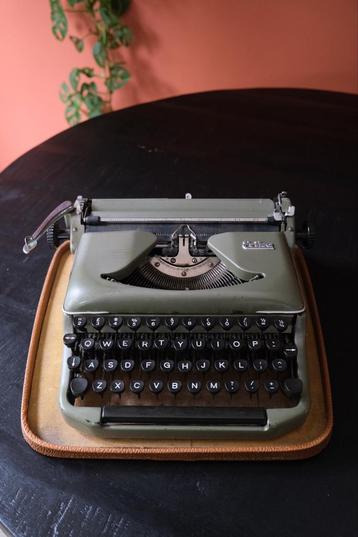 Erika Typemachine - Decoratie Brocante beschikbaar voor biedingen
