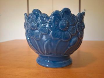 Blauw bloempotje West Germany beschikbaar voor biedingen