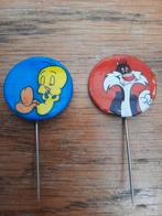 2 vintage Looney tunes speldjes  (Tweety, Sylvester), Verzamelen, Speldjes, Pins en Buttons, Figuurtje, Gebruikt, Ophalen of Verzenden