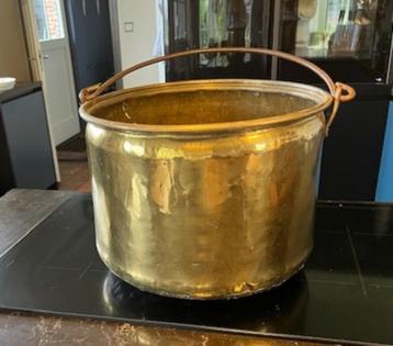 Koperen ketel beschikbaar voor biedingen