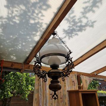 Antieke lamp beschikbaar voor biedingen
