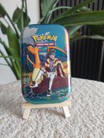 Pokémon Tin + 70 kaarten 🎁 Geschikt als cadeau, Hobby en Vrije tijd, Verzamelkaartspellen | Pokémon, Nieuw, Ophalen of Verzenden