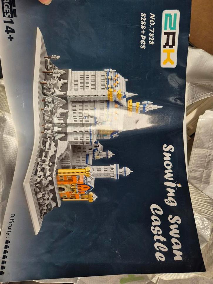 Mini Brick Snowing Swan Castle - 8288+ Onderdelen, Hobby en Vrije tijd, Modelbouw | Figuren en Diorama's, Nieuw, Ophalen of Verzenden