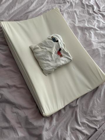 Hema aankleed kussen met leuke tekkel hoes van de IKEA beschikbaar voor biedingen