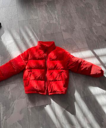Zara Puffer Jacket Rood (maat M) beschikbaar voor biedingen