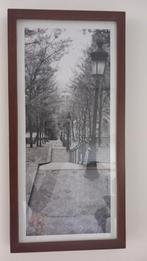 Parijs Montmartre trap in houten lijst met glas 53x26x3,5cm., Antiek en Kunst, Kunst | Tekeningen en Foto's, Ophalen of Verzenden