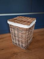 Rieten wasmand in nieuwstaat, Ophalen