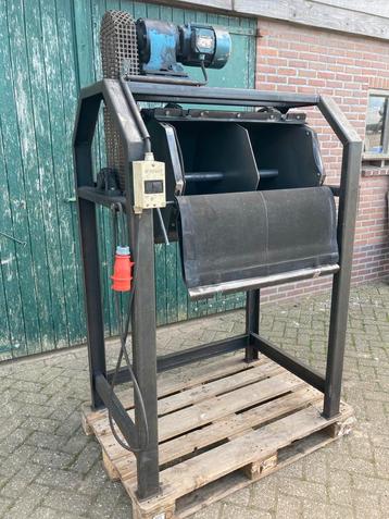 Trommelmachine trommellaar ontbraammachine metaal beschikbaar voor biedingen