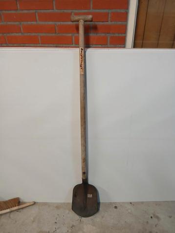 Schop met Lange Steel - 145cm beschikbaar voor biedingen