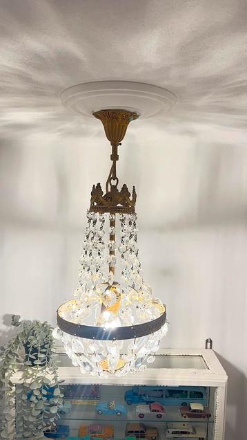 Mooie kleine kroonluchter beschikbaar voor biedingen