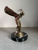 Zilverkleurige/bronzen beelden op marmeren voet, Ophalen