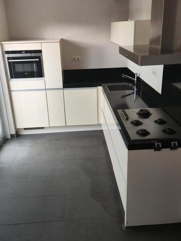 Nobilia crème Hoogglans keuken beschikbaar voor biedingen
