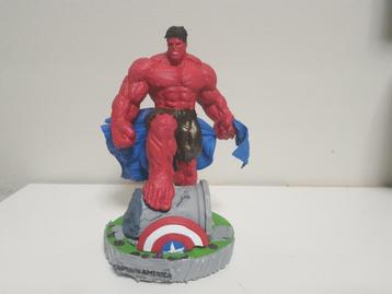 nieuwe sculpture van de red hulk beschikbaar voor biedingen