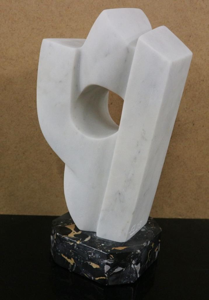 Lieven DEBRABANDERE, beeld in Carrara-marmer, Antiek en Kunst, Kunst | Beelden en Houtsnijwerken, Ophalen