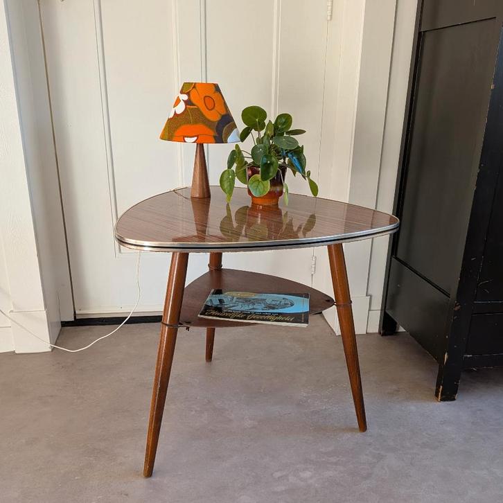 Vintage formica bijzettafel koffietafel Tripod Driehoek, Huis en Inrichting, Tafels | Salontafels, Gebruikt, 50 tot 75 cm, 50 tot 100 cm