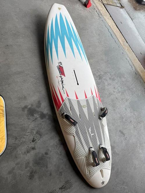 Fanatic Shark 142 Windsurfset, surfplank + zeilen, Watersport en Boten, Windsurfen, Zo goed als nieuw, Complete set, Minder dan 250 cm