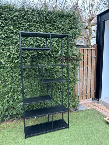 Wandkast metaal zwart Furnified (Amsterdam) beschikbaar voor biedingen