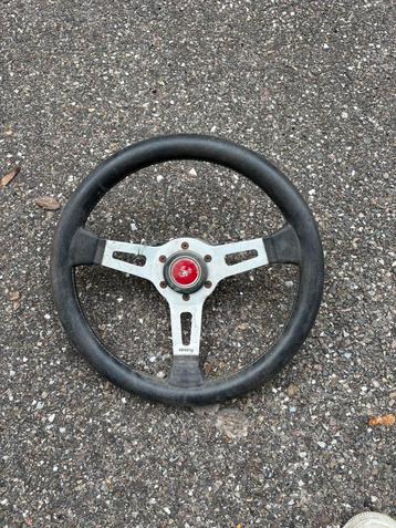 Abarth auto stuur beschikbaar voor biedingen