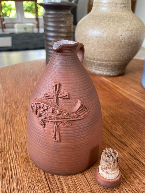 Rode klei gebakken Wijwaterkruik kruik, Antiek en Kunst, Antiek | Keramiek en Aardewerk, Ophalen of Verzenden