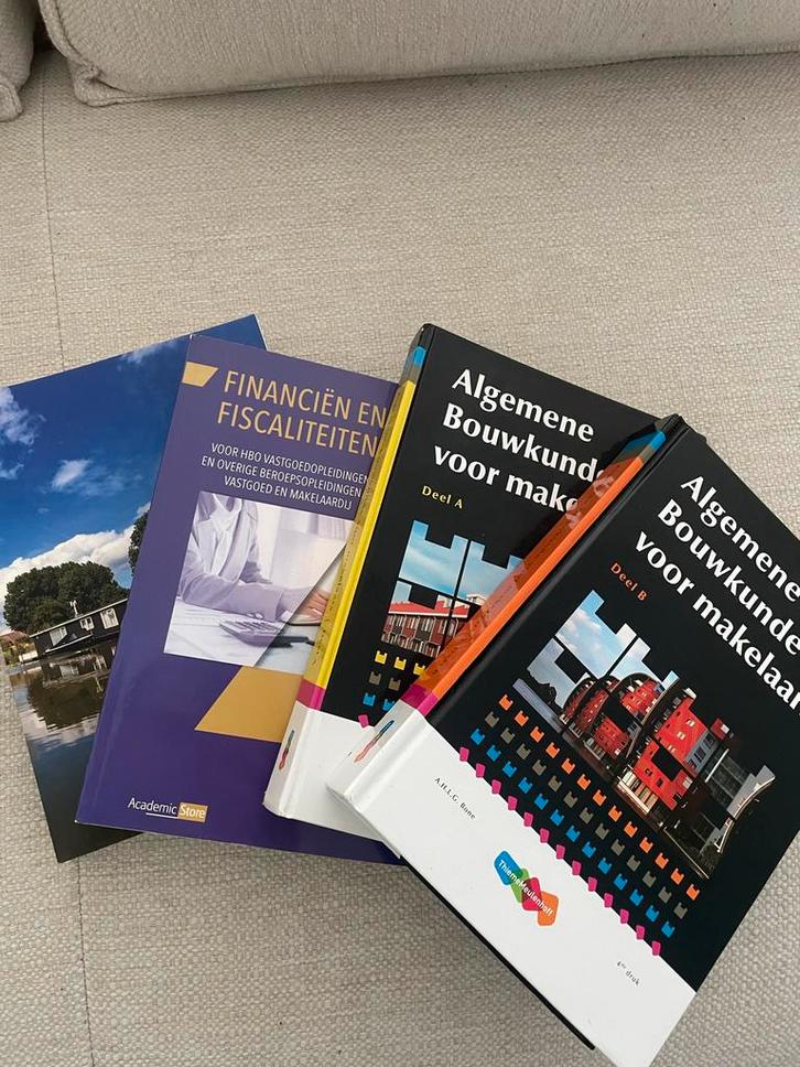 Studieboeken Makelaardij: Publiekrecht, Financiën, Bouwkunde, Boeken, Studieboeken en Cursussen, Gelezen, HBO, Gamma, Ophalen
