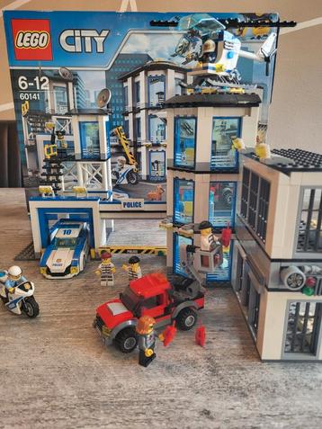 Lego City Politiebureau 60141 - Compleet! beschikbaar voor biedingen