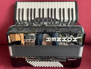 Nieuwe Hohner Amica Forte accordeon . 72 bas .  beschikbaar voor biedingen
