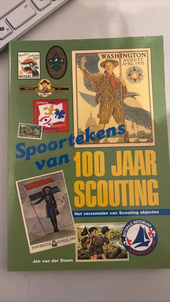 Scouting Boek - Spoortekens van 100 Jaar Scouting, Verzamelen, Scouting, Zo goed als nieuw, Boek of Tijdschrift, Ophalen of Verzenden