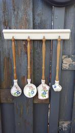 Vintage keukenrek, brocante lepels, hout en porselein. 4A4, Ophalen of Verzenden