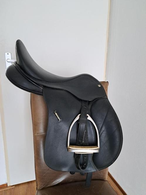 Wintec 500 Cair VZ 17,5 inch inclusief stijgbeugels, Dieren en Toebehoren, Paarden en Pony's | Zadels, Gebruikt, Recreatie, Ophalen