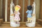 2 stuks porseleinen beelden van een man en vrouw bij de kapt, Ophalen of Verzenden, Gebruikt