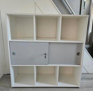 Kantoor/archief kast 106 x 106 x 35cm beschikbaar voor biedingen