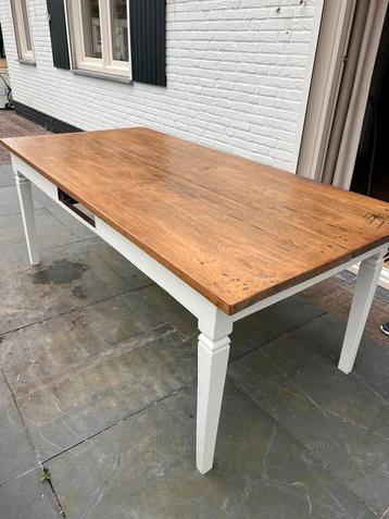 Ambachtelijke Eiken Tuintafel beschikbaar voor biedingen