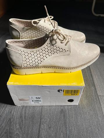 éram crèmekleurige schoenen ongedragen beschikbaar voor biedingen