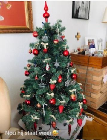 Kunstkerst boom beschikbaar voor biedingen