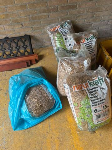 Pallet hout korrels Ongeveer 65 kilo beschikbaar voor biedingen