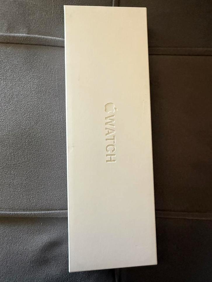 Apple Watch Series 11, 46mm Titanium (ongeopend) met koopbon, Sieraden, Tassen en Uiterlijk, Smartwatches, Nieuw, iOS, Zilver