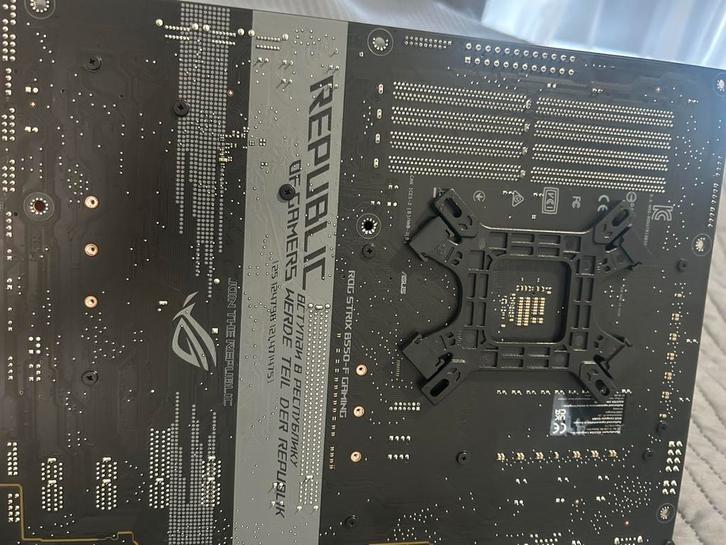 AMD RYZEN 7 5700 3,9hz ASUS ROG Strix B550-F Gaming + cooler, Computers en Software, Moederborden, Gebruikt, AMD, DDR4, Ophalen of Verzenden