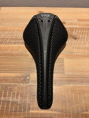 Fizik Antares Versus Pro Evo R1 Adaptive Zadel beschikbaar voor biedingen