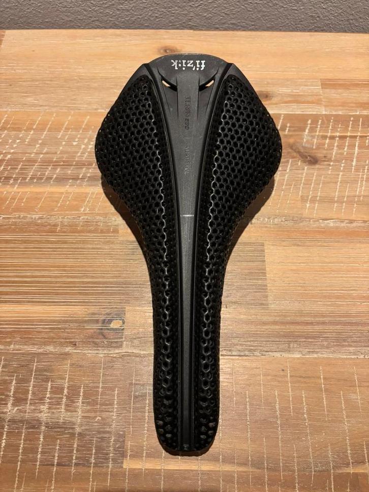 Fizik Antares Versus Pro Evo R1 Adaptive Zadel, Fietsen en Brommers, Fietsonderdelen, Zo goed als nieuw, Racefiets, Zadel, Ophalen of Verzenden