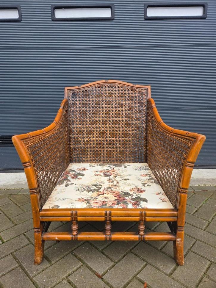 Vintage Giorgetti rotan fauteuil met sierlijk vlechtwerk, Huis en Inrichting, Fauteuils, Gebruikt, Hout, Riet of Rotan, Overige materialen