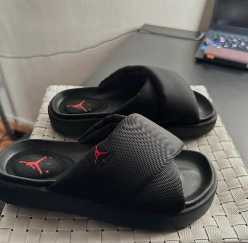 Jordan Sophia slippers damesslippers, Kleding | Dames, Schoenen, Zo goed als nieuw, Slippers, Zwart, Ophalen of Verzenden