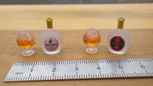 Poppenhuis: Remy Martin Cognac met Glas, Verzamelen, Poppenhuizen en Toebehoren, Nieuw, Poppenhuis, Ophalen of Verzenden