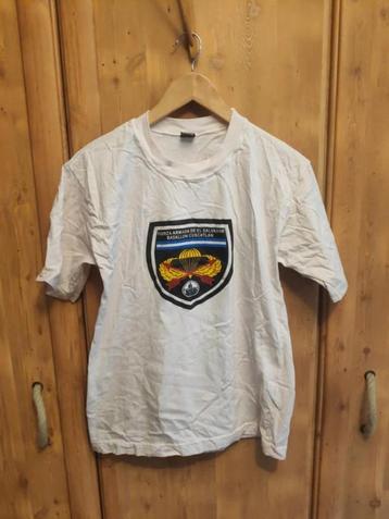Witte T-shirt Fuerza Armada De El Salvador beschikbaar voor biedingen